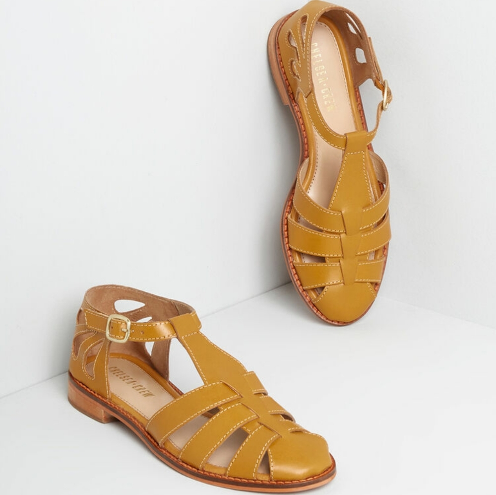 *size 5* At my own tempo leather t-strap flats
